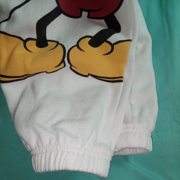 ♥️🤍💛 NWOT Womens Mickey Mouse Print Joggers Park Urban Street Size 4 W/ Socks - Picture 3 of 6